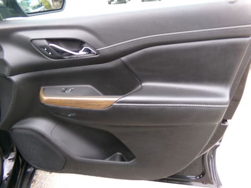 Used 2019 GMC Acadia SLE image 23