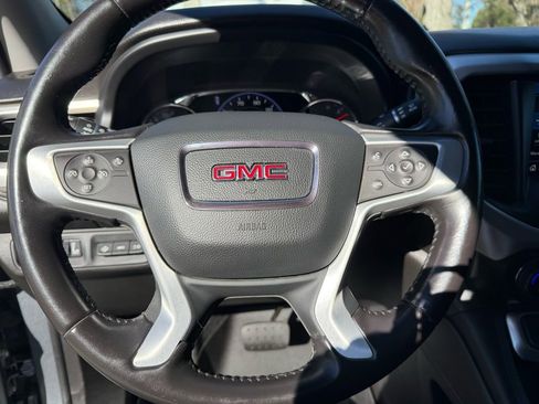 Used 2020 GMC Acadia SLT w/ Driver Alert Package II image 19