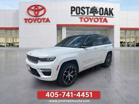 Used 2022 Jeep Grand Cherokee Summit AWD/4WD image 2