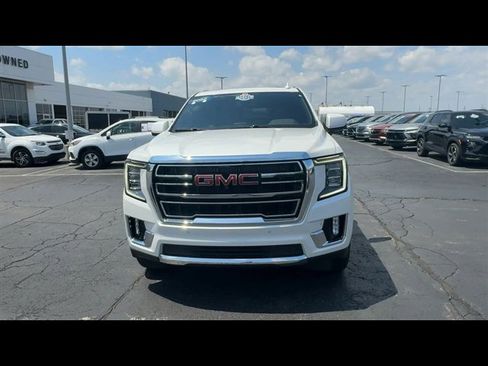 Used 2022 GMC Yukon SLT w/ SLT Premium Package AWD/4WD image 3