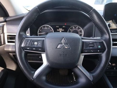 Used 2024 Mitsubishi Outlander SE FWD image 12