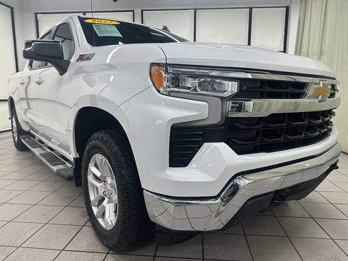 Certified 2025 Chevrolet Silverado 1500 LT image 2
