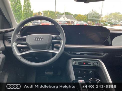 Used 2025 Audi Q5 Premium w/ Convenience Package AWD/4WD image 32