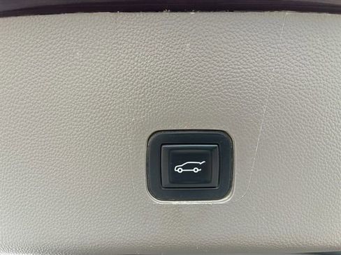 Used 2019 Chevrolet Traverse LT w/ LPO, Blackout Package AWD/4WD image 17