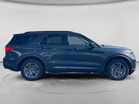 Used 2023 Ford Explorer XLT w/ Equipment Group 202A AWD/4WD image 8