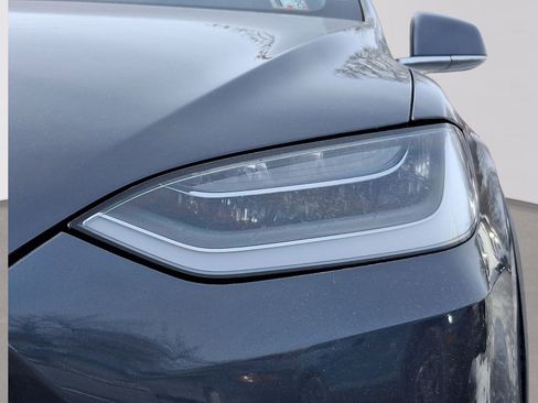 Used 2016 Tesla Model X 90D image 8
