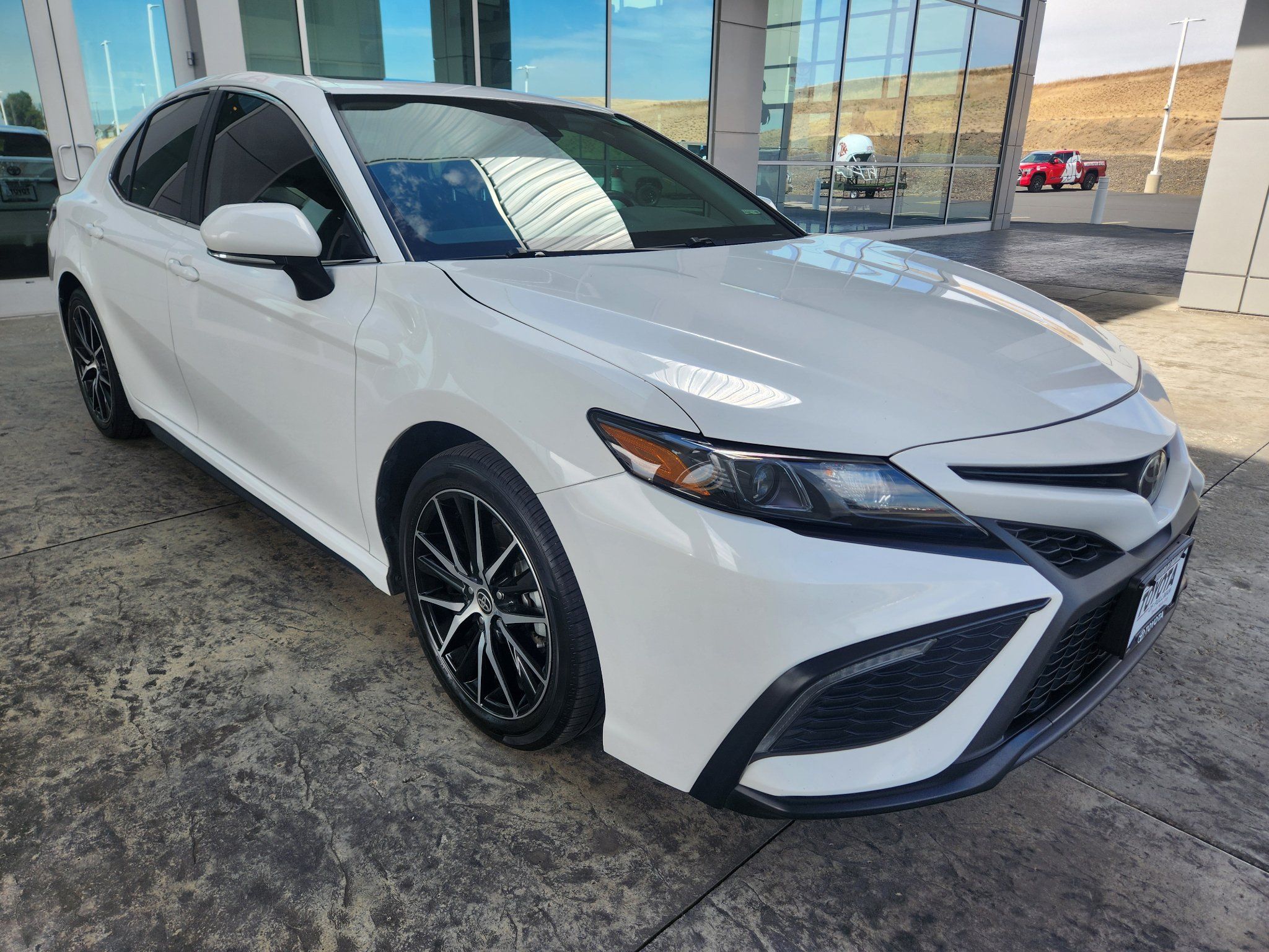 Used 2024 Toyota Camry SE AWD/4WD image 11