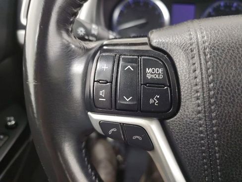 Used 2019 Toyota Highlander XLE AWD/4WD image 18