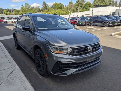 Used 2022 Volkswagen Tiguan SE R-Line AWD/4WD image 8