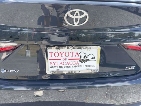 Used 2026 Toyota Camry SE w/ Multimedia Upgrade Package FWD image 9