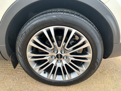 Used 2016 Lincoln MKX Reserve w/ Luxury Package FWD image 7