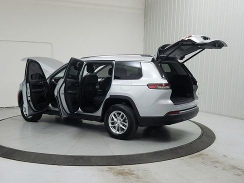 Used 2021 Jeep Grand Cherokee L Laredo w/ Luxury Tech Group I AWD/4WD image 13