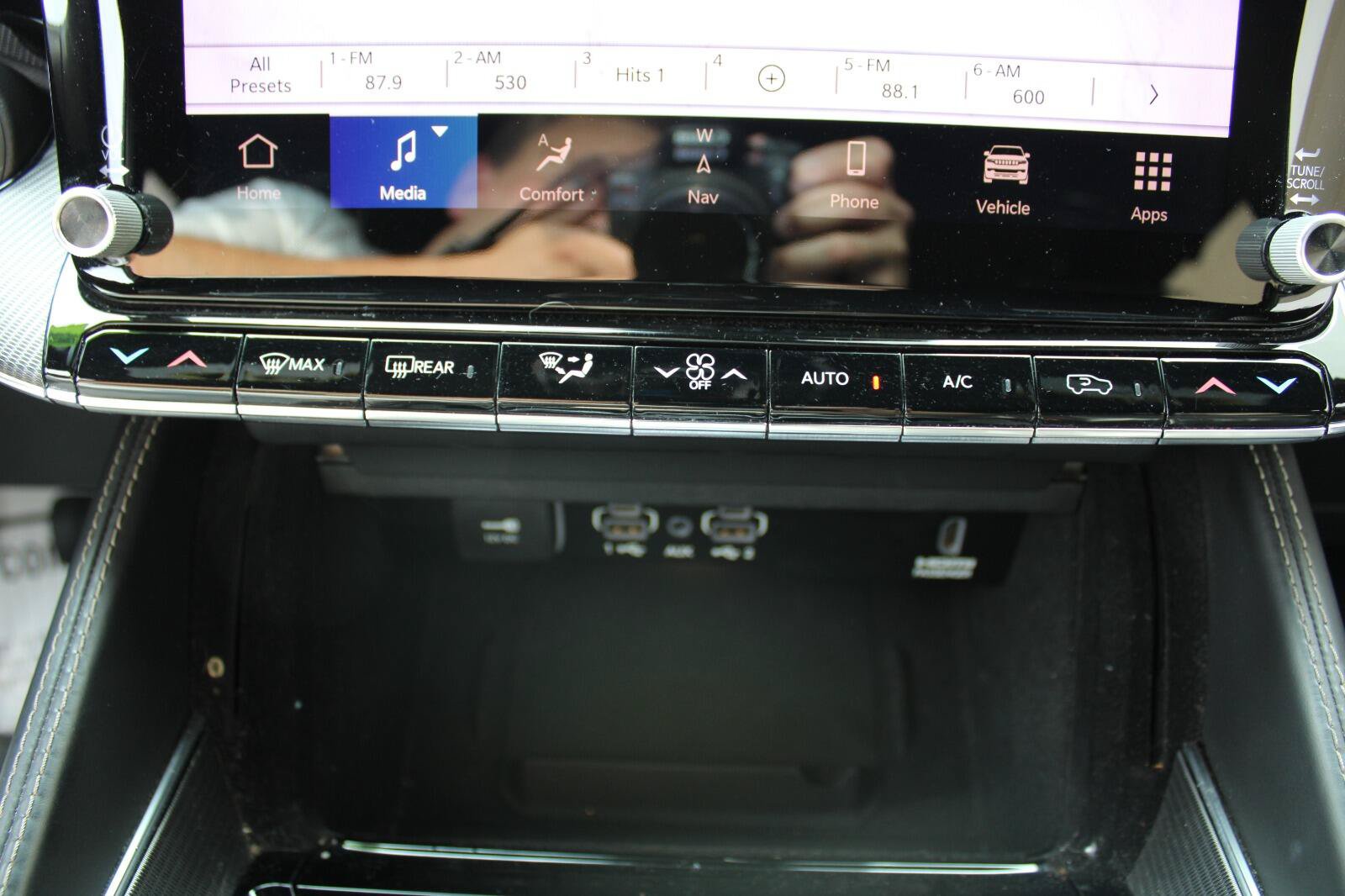 Certified 2022 Jeep Grand Wagoneer Series II AWD/4WD image 22