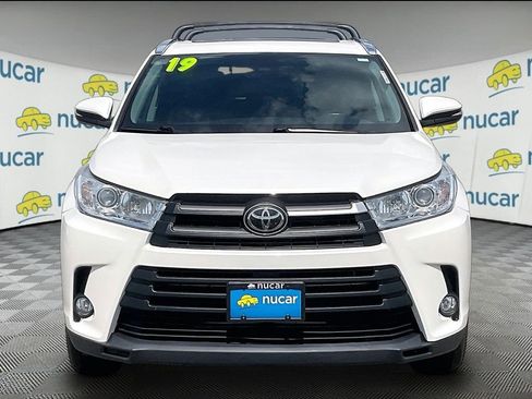 Used 2019 Toyota Highlander XLE AWD/4WD image 2