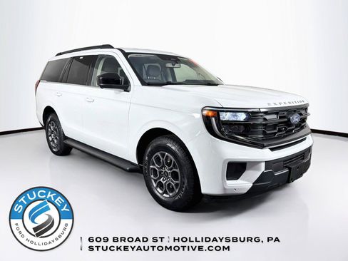 Used 2025 Ford Expedition Active AWD/4WD image 1