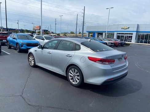 Used 2017 Kia Optima LX w/ Option Group 014 FWD image 3