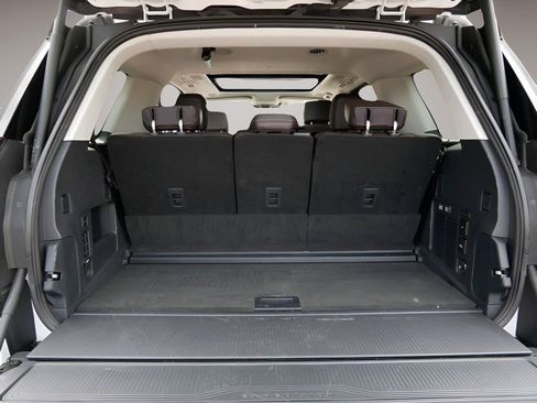 Used 2025 Ford Expedition Platinum AWD/4WD image 12