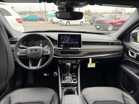 New 2026 Jeep Compass Latitude image 13