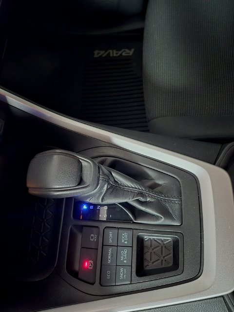 Certified 2021 Toyota RAV4 LE AWD/4WD image 25