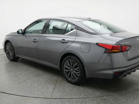 Used 2025 Nissan Altima 2.5 SV image 6