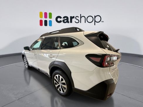 Used 2025 Subaru Outback Premium w/ Tech Package 1 AWD/4WD image 3