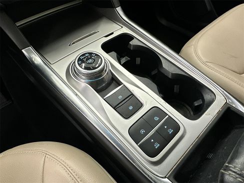 Used 2020 Ford Explorer XLT w/ Equipment Group 202A image 34