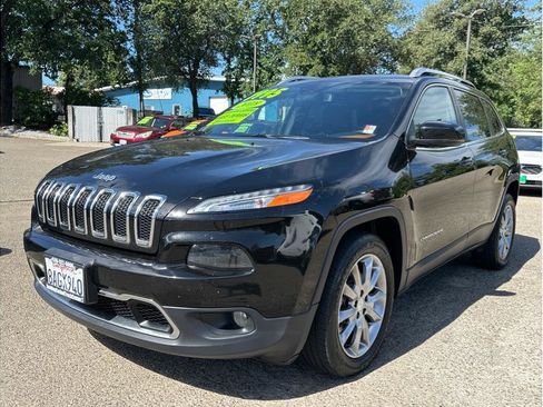 Used 2018 Jeep Cherokee Limited FWD image 3