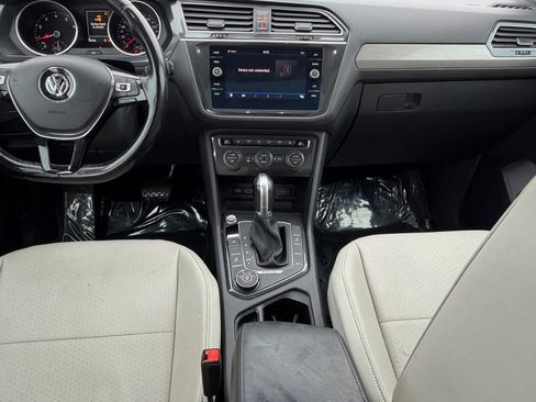 Used 2018 Volkswagen Tiguan SE w/ Panoramic Sunroof Package AWD/4WD image 19