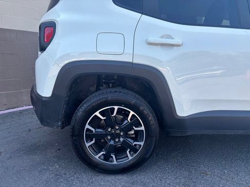 Used 2023 Jeep Renegade Trailhawk AWD/4WD image 4