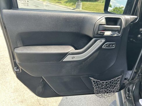 Used 2015 Jeep Wrangler Unlimited Rubicon AWD/4WD image 21