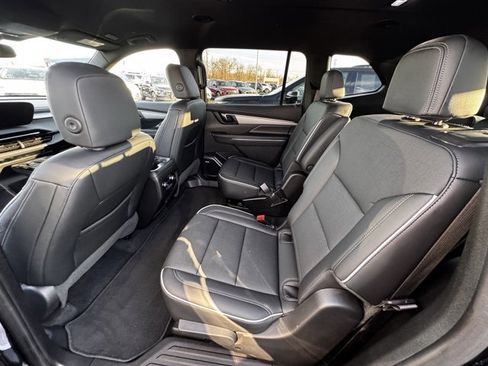 Used 2025 Buick Enclave Preferred image 7