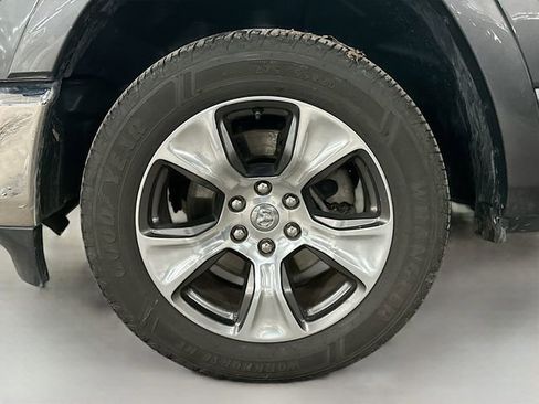 Used 2019 RAM 1500 Laramie image 32