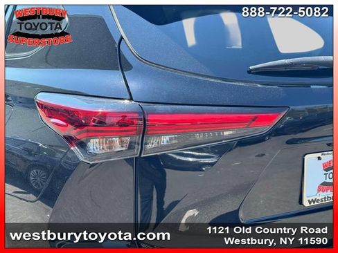 Used 2022 Toyota Highlander XLE AWD/4WD image 13