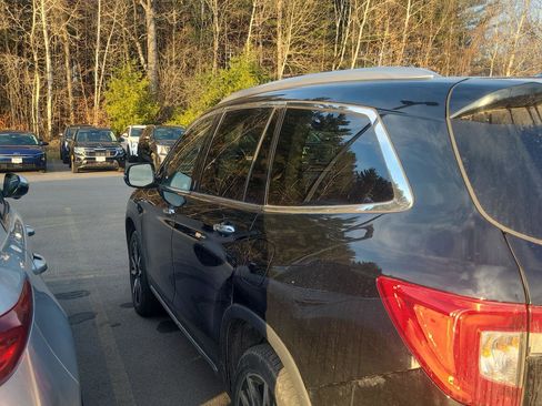 Used 2021 Honda Pilot Touring image 11