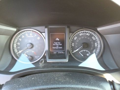 Used 2016 Toyota Tacoma 4x4 Double Cab image 11