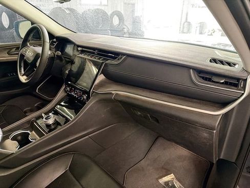 Used 2024 Jeep Grand Cherokee L Limited w/ Luxury Tech Group II image 12