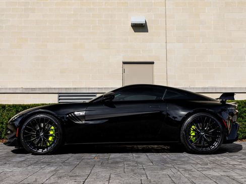 Used 2023 Aston Martin V8 Vantage Coupe image 42