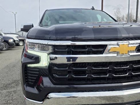 Used 2023 Chevrolet Silverado 1500 LT AWD/4WD image 5