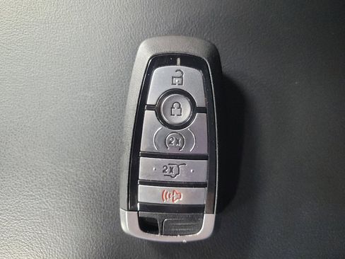 Used 2022 Ford Explorer XLT w/ Equipment Group 202A RWD image 32