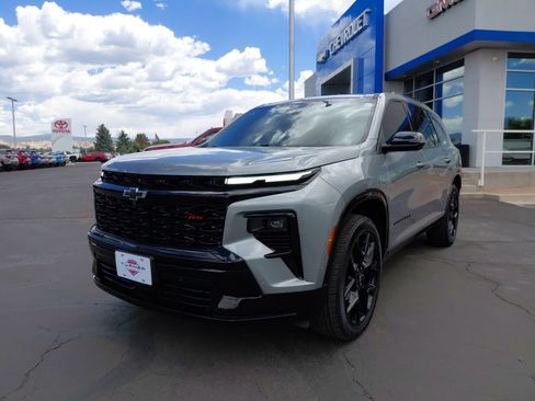 Used 2025 Chevrolet Traverse RS w/ LPO, Floor Liner Package AWD/4WD image 8