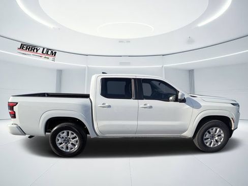 Used 2023 Nissan Frontier SV AWD/4WD image 2