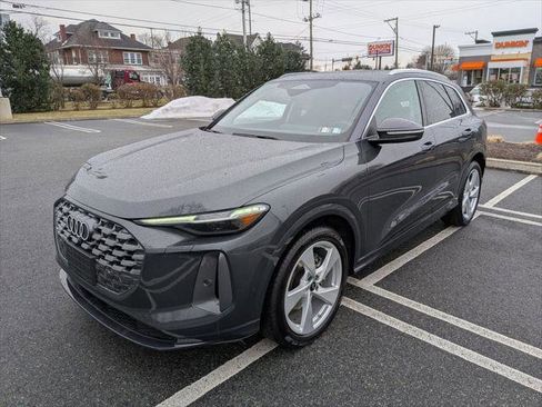 Certified 2025 Audi Q5 Prestige image 3