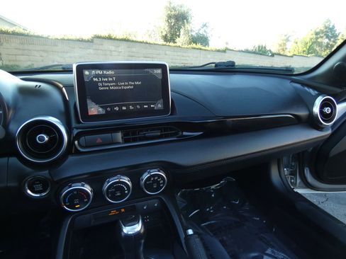 Used 2017 FIAT 124 Spider Lusso image 41