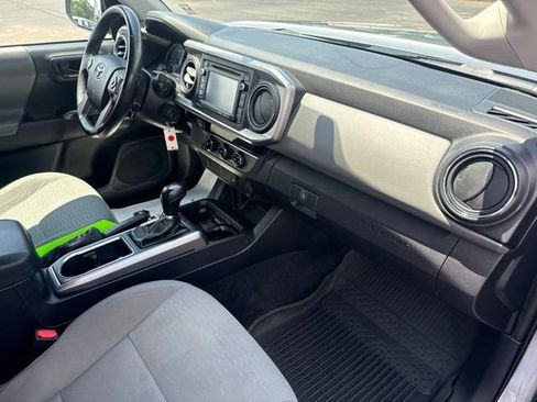 Used 2017 Toyota Tacoma SR5 w/ Tow Package RWD image 16