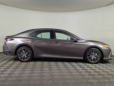 Used 2021 Toyota Camry XLE AWD/4WD image 10