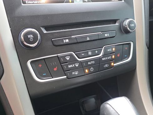 Used 2016 Ford Fusion SE w/ Equipment Group 202A FWD image 19