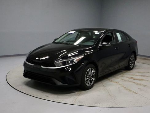 Used 2023 Kia Forte LXS w/ LXS Technology Package FWD image 7