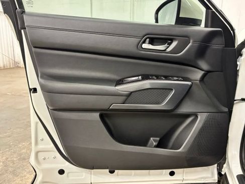 Used 2024 Nissan Pathfinder SL w/ SL Premium Package FWD image 18