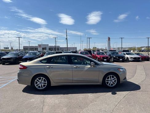 Used 2015 Ford Fusion SE FWD image 4