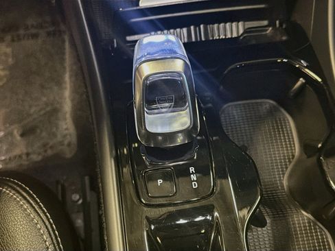 Used 2025 Volvo XC40 B5 Plus AWD/4WD image 25